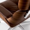 Eames Lounge đệm da nâu